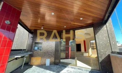 Apartamento com área privativa de 205,840 m², localizado no bairro Bucarein, possuindo 2 vagas de garagem