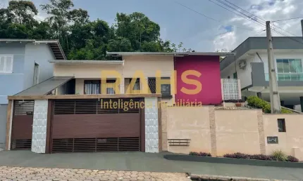 Casa semimobiliada no bairro Costa e Silva - Joinville/SC