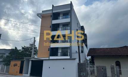 Apartamento 2 dormitórios com vaga coberta  no Saguaçu, elevador, salão de festas