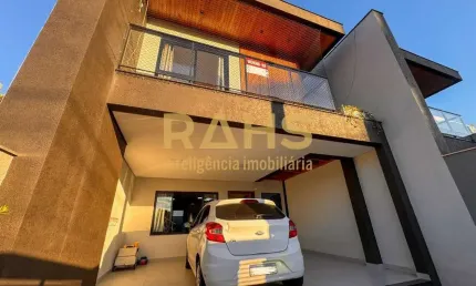 Sobrado Geminado à venda no bairro Saguaçu em Joinville/SC