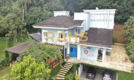 Linda casa com piscina e pista de skate no bairro São Marcos - Rahs Inteligência Imobiliária