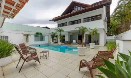 Vendo casa triplex no condomínio maramar residencial no recreio dos bandeirantes.