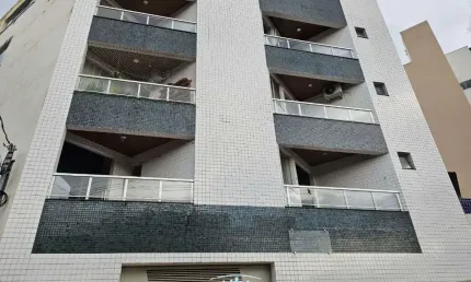 Código 4419 - Vende apartamento primeiro andar 03 quartos
