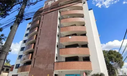 Código 4557 - aluga apartamento na rua jequitibá, bairro horto, 160m² de área privativa, 05 quartos, sendo 01 suíte com guarda roupa, sala/copa com sacada, cozinha com armários planejados, área de ser