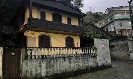Casa a venda de 03 quartos em Quitandinha - Petrópolis - RJ