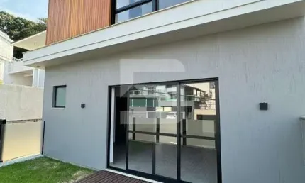 Casa com 3 Dormitórios - Córrego Grande -  Florianópolis/SC