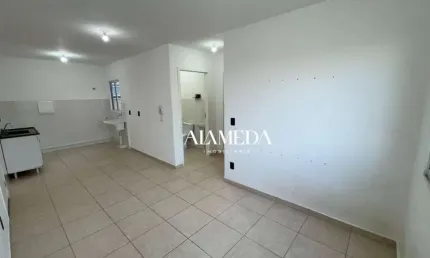 Apartamento com 2 Quartos na Região Norte para alugar, 45 m² por R$ 750/mês - Cinco Conjuntos - Londrina/PR