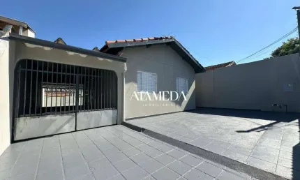 Casa com 3 Quartos para alugar, 80 m² por R$ 1.400/mês - Conjunto Parigot de Souza 1 - Londrina/PR