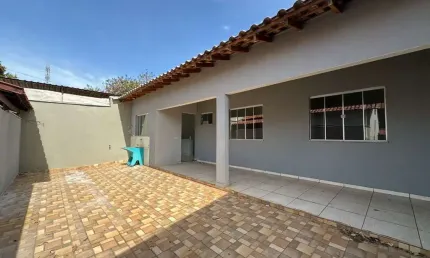 Alugo - casa de fundos no conjunto residencial do café (região norte)