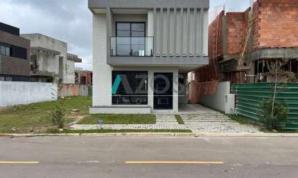 SOBRADO COM 03 DORMITÓRIOS LOCALIZADO NO BAIRRO SANTA CÂNDIDA EM CURITIBA POR R$929.990,00
