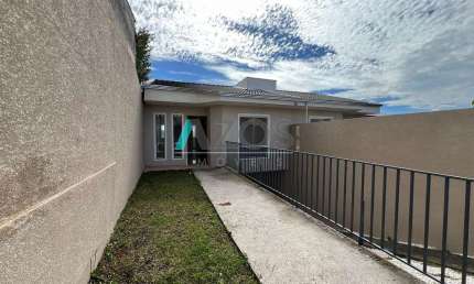 CASA COM 03 DORMITÓRIOS LOCALIZADA NO BAIRRO MONZA EM COLOMBO POR R$ 419.000,00