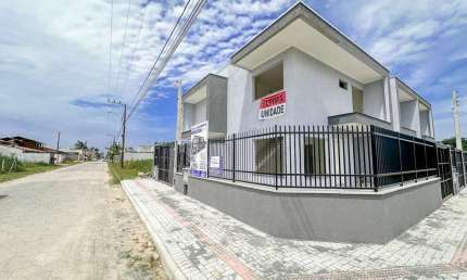 Sobrado com 2 dormitórios à venda, 77 m² por R$ 469.000,00 - Itacolomi - Balneário Piçarras/SC