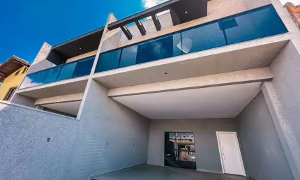 Sobrado com 3 dormitórios à venda, 180 m² por R$ 1.290.000,00 - Centro - Balneário Piçarras/SC