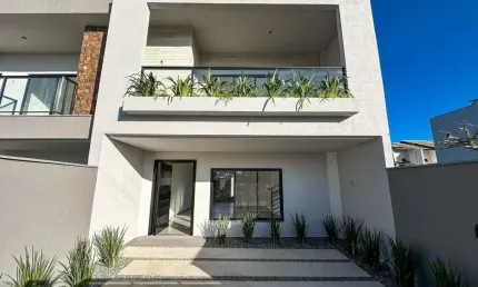 Sobrado com 3 dormitórios à venda, 122 m² por R$ 790.000,00 - Itacolomi - Balneário Piçarras/SC