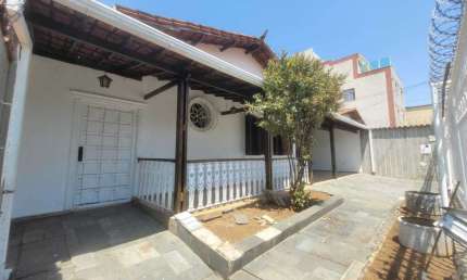 Casa com 5 quartos à venda na Rua Vesta, João Pinheiro, Belo Horizonte