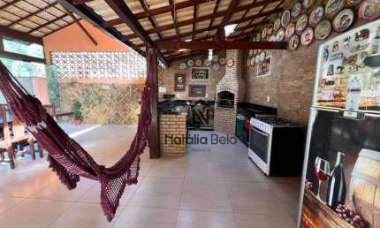 Casa com móveis planejados e quintal em Rio das Ostras.