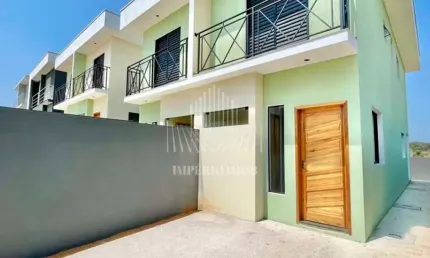 casa impecável com 3 dormitórios e 2 vagas de garagem