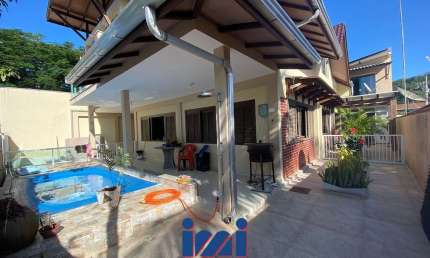 Casa com 8 quartos à venda no Bom Retiro, Matinhos 