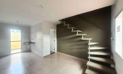 Casa em Condomínio à Venda em Cotia-SP, Bairro Chácara Ondas Verdes: 2 Quartos, 2 Banheiros, 1 Vaga, 48m²