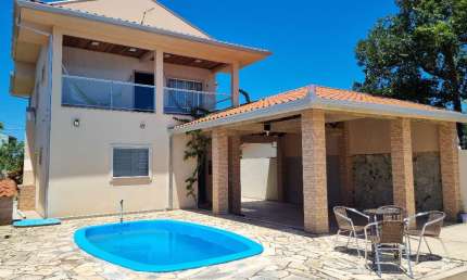 Casa na Praia de Leste, Sobrado Amplo  c/ Piscina 180m do Mar