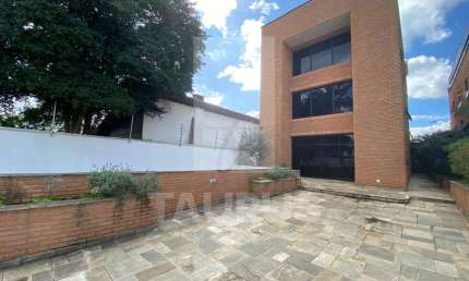 Prédio comercial de 1.300m² no Brooklin Paulista, São Paulo-SP.