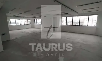 Conjunto comercial para alugar no itaim bibi. 6 salas, 9 vagas, 266m².