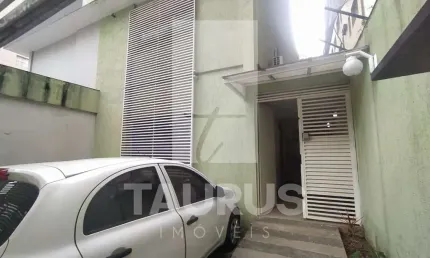 Casa / sobrado comercial a venda na Vila Olímpia. 6 salas, 2 vagas, edícula, 131m².