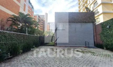 Casa comercial para alugar, na Vila Nova Conceição, São Paulo.