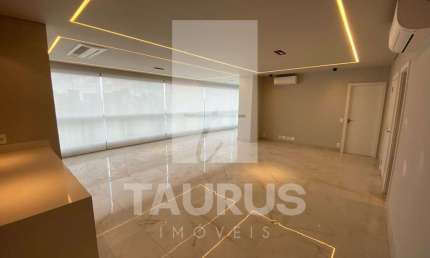 Apartamento para alugar, 2 quartos, 2 vagas, na Vila Nova Conceição, São Paulo.