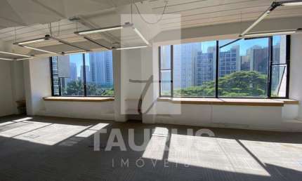 Conjunto comercial disponível para alugar em Brooklin. 5 salas, 8 vagas, 345m².