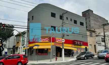 Prédio de esquina à venda, 1 loja, 5 studios, 108 m², no Ipiranga, São Paulo.