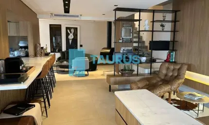 Cobertura à venda, 3 suítes, mobiliada e decorada, 3 vagas, 215m2, na Vila Olímpia, São Paulo.