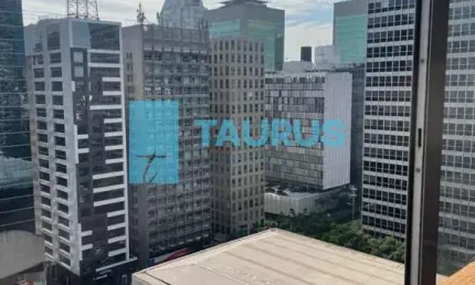 Sala comercial para locação e venda, reformada, na Avenida Paulista, São Paulo.