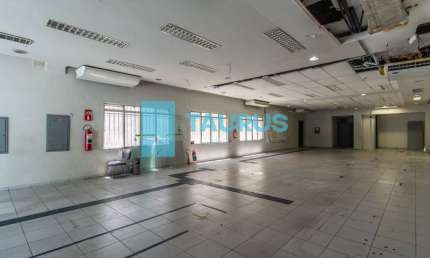 Loja para locação na Avenida Santo Amaro, 486m², vagas