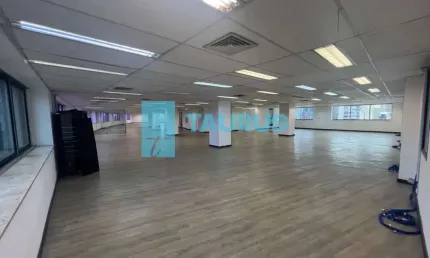 Conjunto comercial para locação na Vila Olímpia, 6 salas, 14 vagas, 768m².