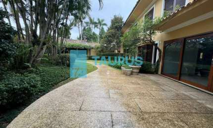 Casa à venda no Jardim Guedala, 8 dormitórios, 4 vagas, 690m².