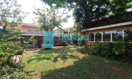 Casa à venda, 3 dormitórios, 4 vagas, 738m², Campo Belo.