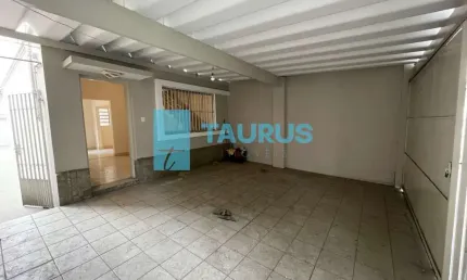 Casa sobrado à venda na Vila Olímpia, 2 quartos, 2 vagas, 143m².