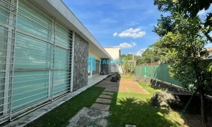 Casa à venda, 4 dormitórios, 5 vagas, 750m², Vila Nova Conceição.