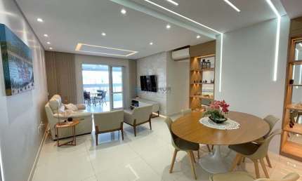 Apartamento Decorado com Vista Mar com 03 Dormitórios no Canto do Forte!