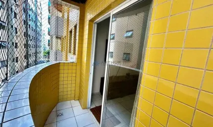 Apartamento à venda em Praia Grande, 01 dormitório, sacada e vista parcial mar