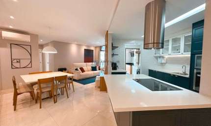 Apartamento à Venda em Praia Grande com 2 quartos, 1 suíte, e 2 vagas privativas