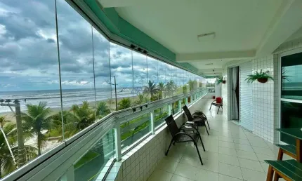 Apartamento à venda em Praia Grande, frente mar, mobiliado e com 3 suítes.