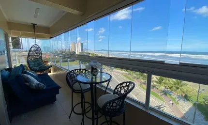 Apartamento à venda em Praia Grande no Maracanã com 2 Suítes Frente Mar