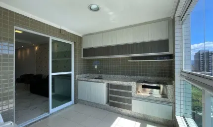 Apartamento  à Venda em Praia Grande com 2 quartos, 2 banheiros, 2 vagas e 77m²