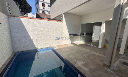 Sobrado à Venda em Praia Grande na Ocian, 3 quartos, 2 vagas e 130m²