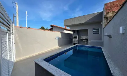 Casa Nova à Venda em Itanhaém com 2 quartos, 2 banheiros, 2 vagas e 68m²