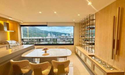 Apartamento decorado à venda  em Praia Grande, com 2 quartos, 2 suítes