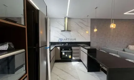 Sobrado triplex à venda em Praia Grande, na Guilhermina em condomínio fechado
