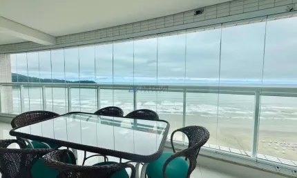 Apartamento à venda no Boqueirão em Praia Grande com área de lazer completíssima
